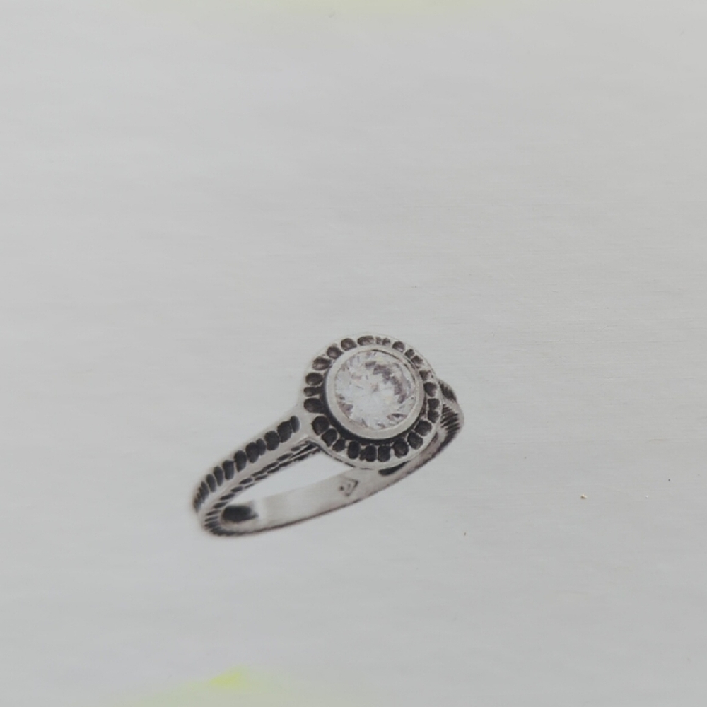 Silpada Silver and White Ring with Elegant Design